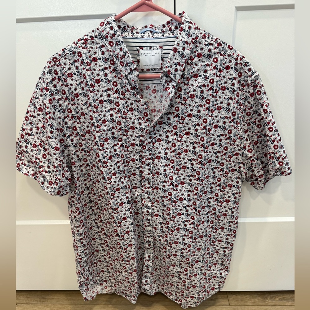 Men’s XL Flower Print Short Sleeve Collared Button Up Shirt-Excellent condition!